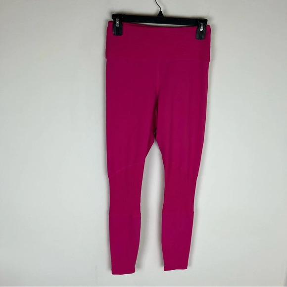 Year of Ours The Jab And Hook Legging in Magenta Women's Size M - Picture 6 of 9